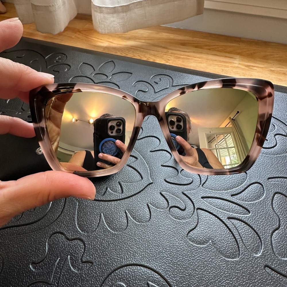 Diff Eyewear Becky Tortoise Shell Sunglasses - Picture 1 of 16